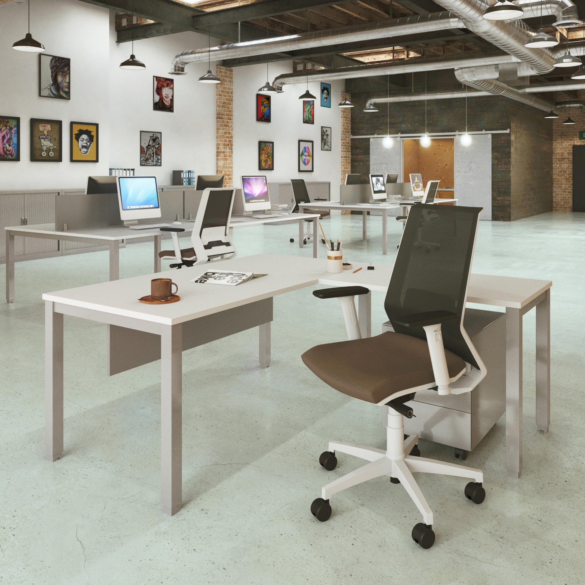 Offener Raum mit Arbeitsplätzen Offener Raum mit Arbeitsplätzen