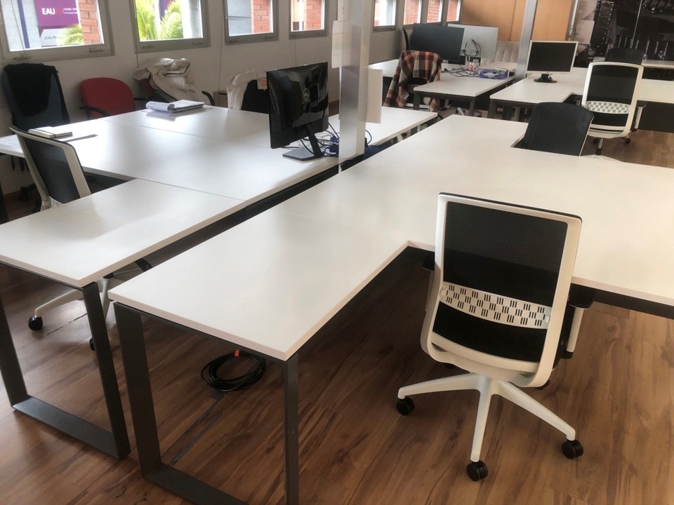 Büroaufteilung in Kreuzform Büroaufteilung in Kreuzform