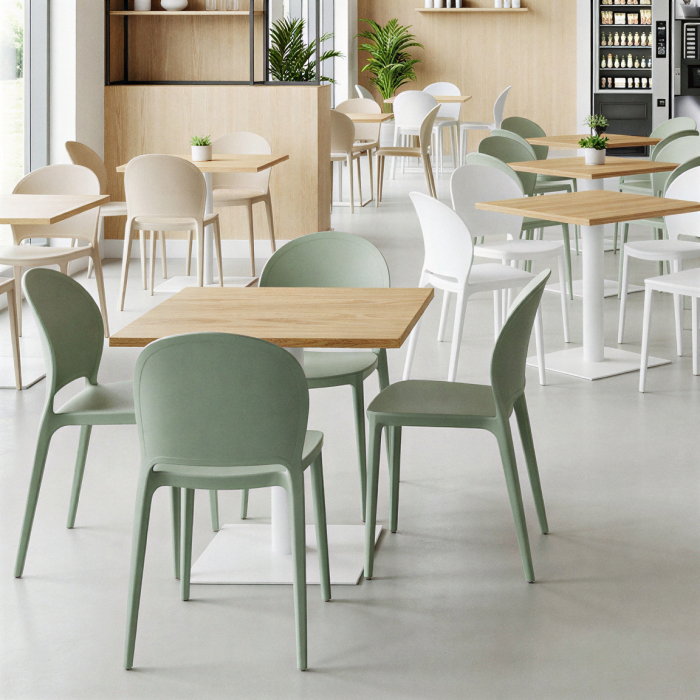 Vera-Stühle in einer Cafeteria mit Verkaufsautomaten